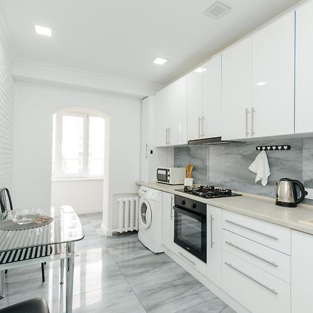 Ferienwohnung Ultra Centr Chisinau Luxrent Exterior foto